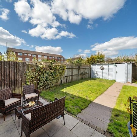 Stylish 3 Bed House, Large Garden, Parking, Wifi - Esho Stays Coventry Eksteriør bilde