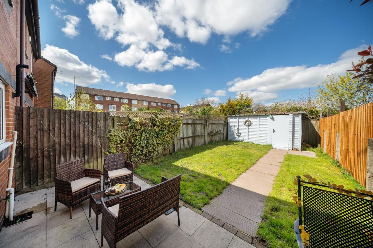 Stylish 3 Bed House, Large Garden, Parking, Wifi - Esho Stays Coventry Eksteriør bilde