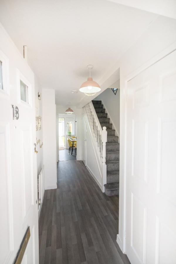 Stylish 3 Bed House, Large Garden, Parking, Wifi - Esho Stays Coventry Eksteriør bilde