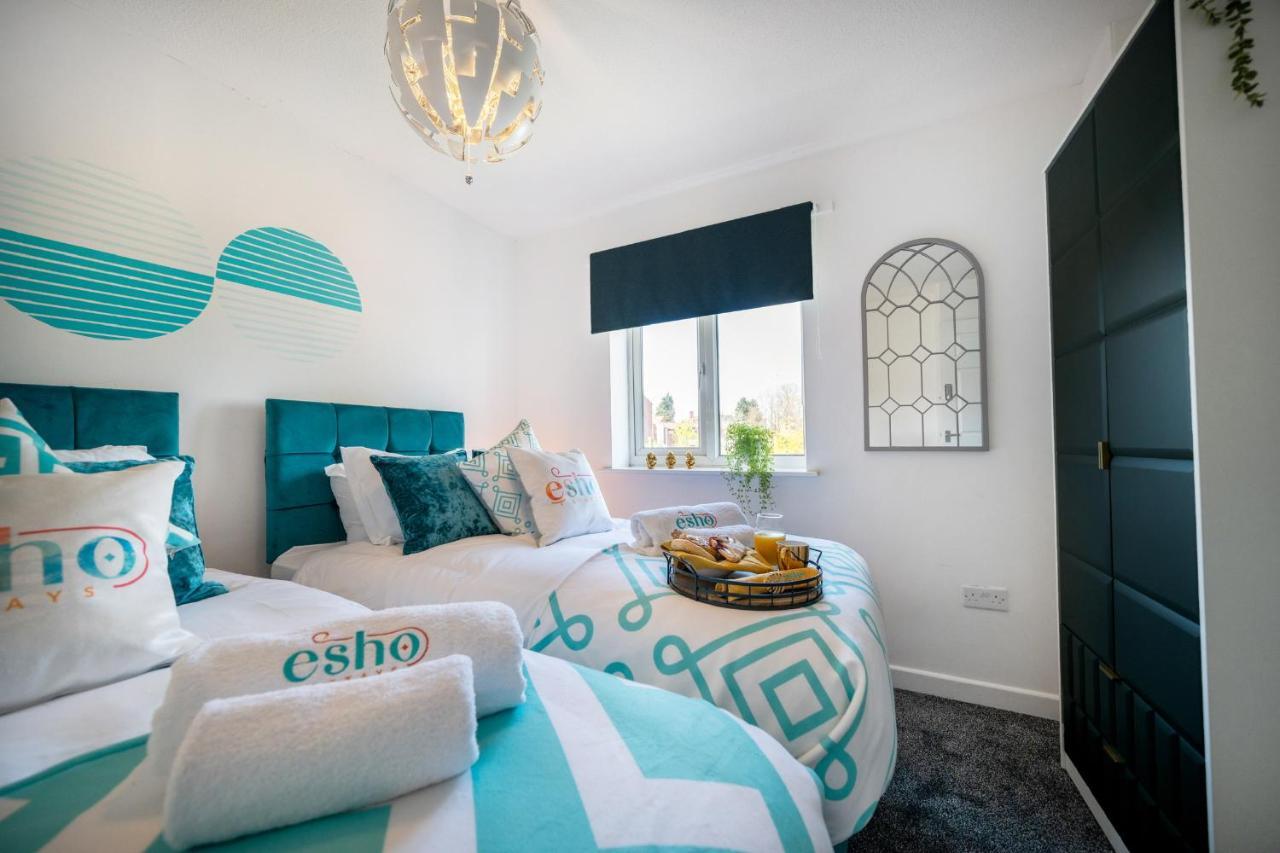 Stylish 3 Bed House, Large Garden, Parking, Wifi - Esho Stays Coventry Eksteriør bilde