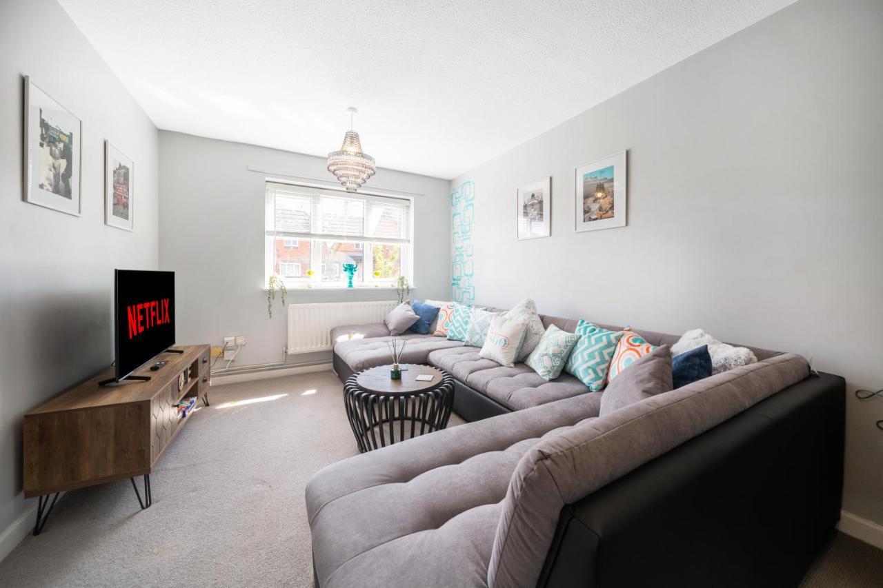 Stylish 3 Bed House, Large Garden, Parking, Wifi - Esho Stays Coventry Eksteriør bilde