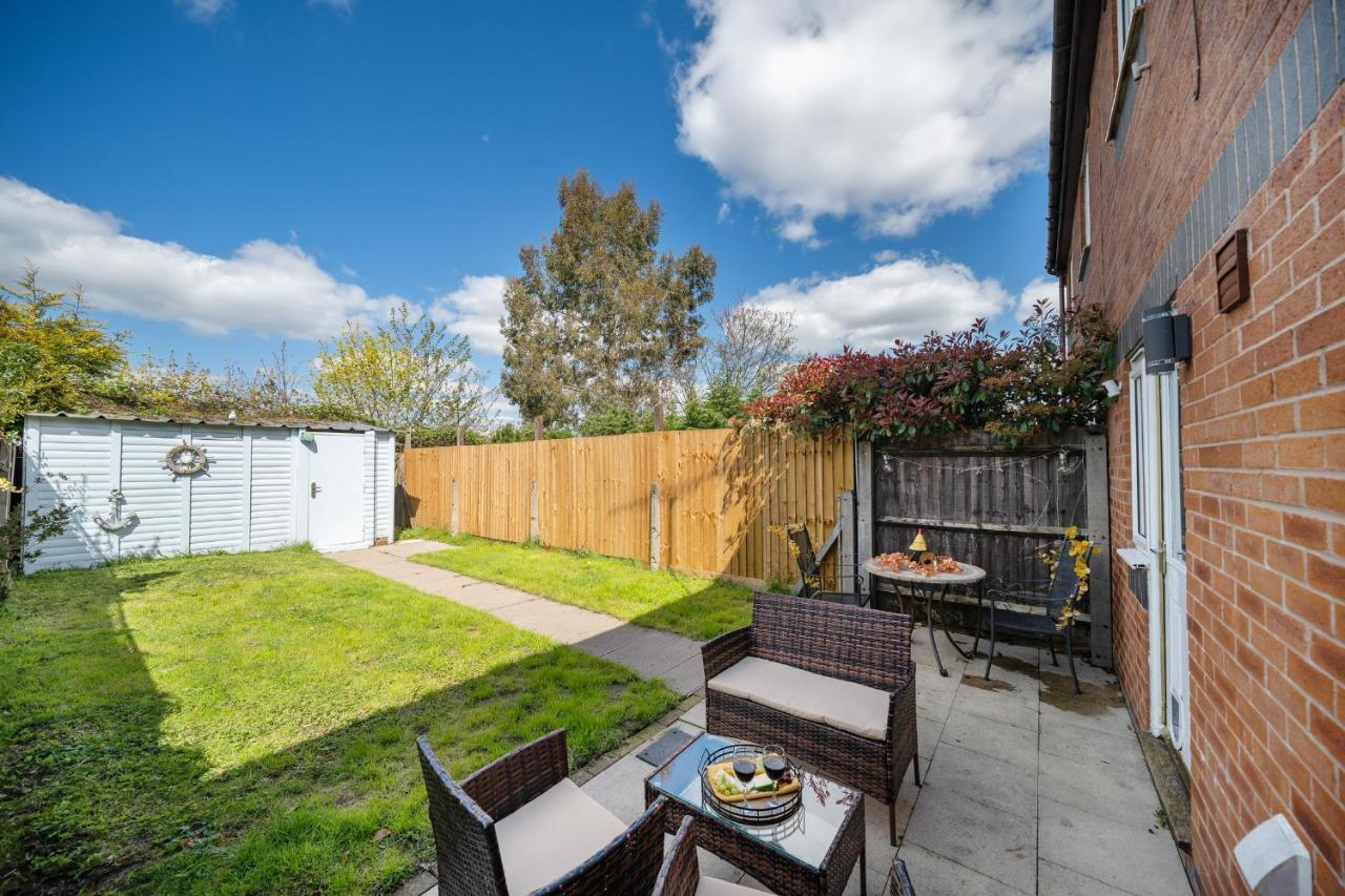Stylish 3 Bed House, Large Garden, Parking, Wifi - Esho Stays Coventry Eksteriør bilde